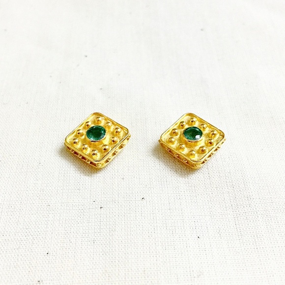 Emerald Gold Stud Earrings - Picture 4 of 4